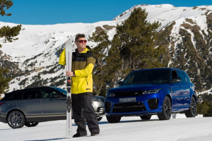 L'expilot de motociclisme i DJ Fonsi Nieto i l'empresària Marta Castro van poder donar fe de l'excepcional rendiment del Jaguar I- Pace i el Range Sport SVR.