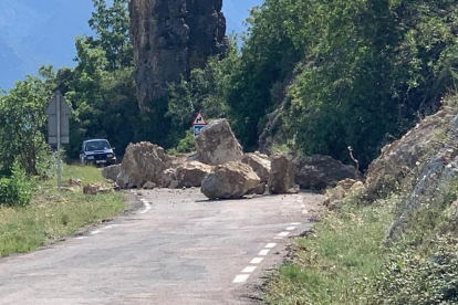 Una imagen del desprendimiento en la carretera de Sant Esteve de la Sarga.