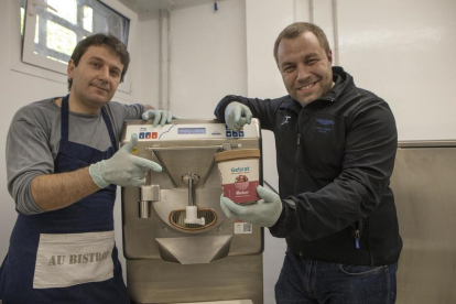 Xavier Botet y Jordi Aymarich son dos jóvenes emprendedores que han fundado la cooperativa Sabors de Ponent, en Cervera. 