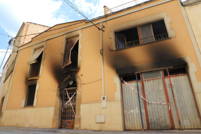 La façana de l’habitatge va quedar en aquest estat després de l’incendi.
