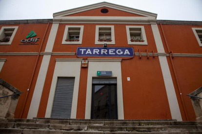 L’estació de Tàrrega, una de les que s’han quedat sense personal pel nou criteri de Renfe.