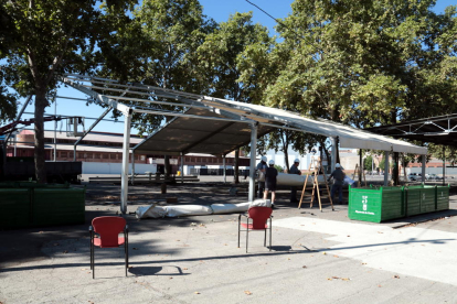 Desmontan la carpa instalada en Feria de Lleida para que los usuarios de los pabellones pudieran cumplir el confinamiento