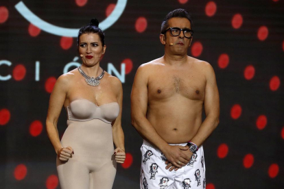 Foto de família dels premiats, entre els quals es troben els set de la cinta ‘El reino’, mentre que ‘Campeones’ va aconseguir el de millor pel·lícula.