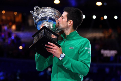 Novak Djokovic, ahir després de conquerir a Austràlia el dissetè Grand Slam.