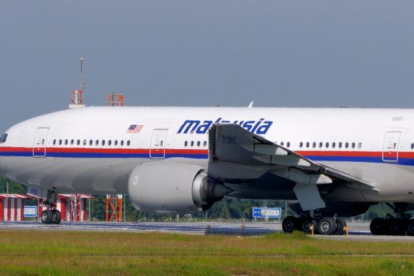 Un avión de Malaysia Airlines desapareció en el océano Índico con 227 pasajeros y 12 tripulantes.
