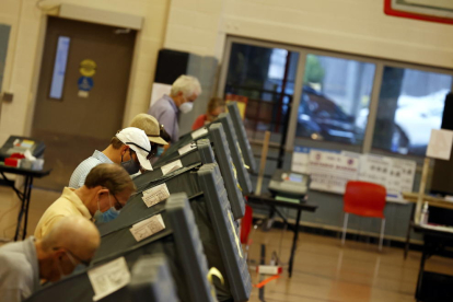 Vista de votants participant en una jornada de vot anticipat a Houston, Texas.