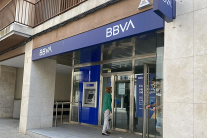 Les oficines del BBVA a Cervera, que ahir estaven tancades.