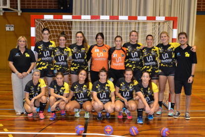 Las componentes del equipo femenino que el próximo mes de mayo lucharán por un ascenso histórico a la División de Honor Plata.