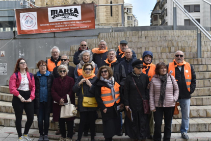 Assistents a l’assemblea de la Marea Pensionista de Lleida, ahir.