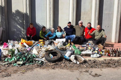 Vecinos de Golmés organizan una recogida de escombros y desechos