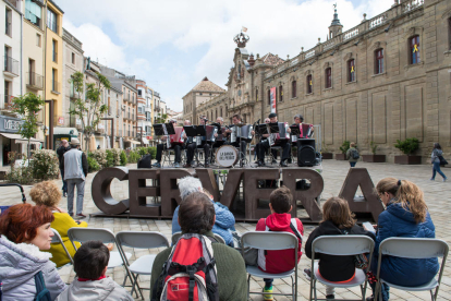 Cervera reuneix uns 200 acordionistes i entrega els Premis Recercat 2019