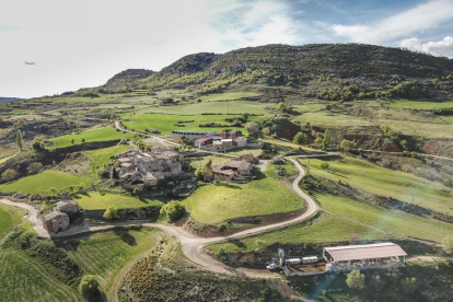 Imagen con perspectiva aérea del pueblo de Sant Esteve de la Sarga. 