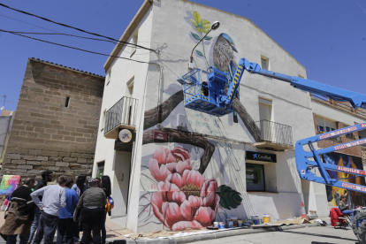 Uno de los nuevos murales que lucirá Penelles gracias al festival GarGar, en el que participan 24 artistas locales e internacionales. 