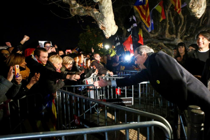 Quim Torra se acercó a saludar a los manifestantes que accedieron al Parc de la Ciutadella ante el Parlament.