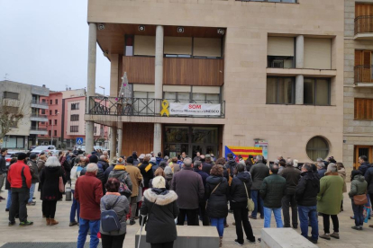 Quim Torra es va atansar a saludar els manifestants que van accedir al parc de la Ciutadella davant del Parlament.