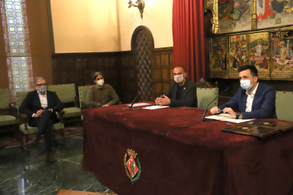 Quintillà, Pueyo, Talamonte i Larrosa, ahir en la firma del conveni.