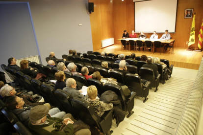 Imagen de la reunión que se celebró ayer en Alcoletge. 