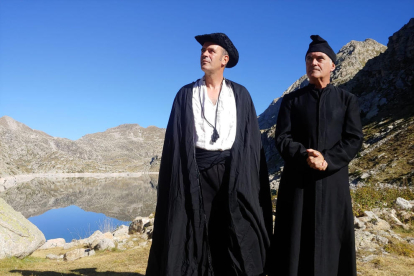 El cineasta Albert Naudín rueda estos días en los ‘estanys’ de La Vall Fosca imágenes para su nuevo film sobre Verdaguer en los Pirineos.