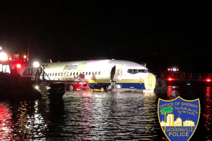 Un Boeing 737 aterra en un riu de Florida amb 143 passatgers a bord