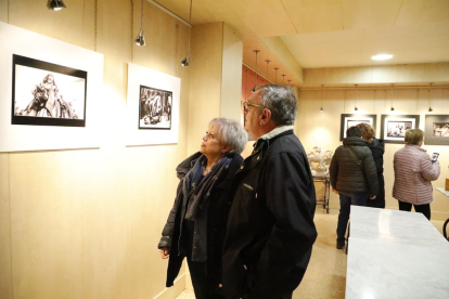 Una tela de l’exposició de l’Espai Cavallers, de la prestigiosa artista aragonesa Lita Cabellut.