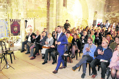 El conseller de Trabajo, Chakir El Homrani, leyó ayer el pregón de la Festa de Moros i Cristians de Lleida.