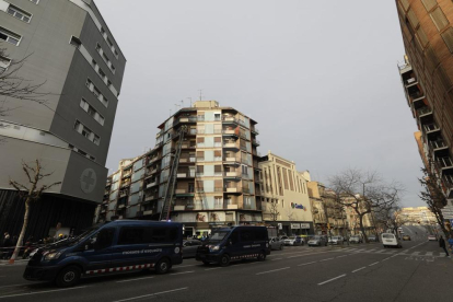 El piso afectado se encuentra en el número 48 de la calle Pi i Margall de Lleida.