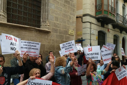 Manifestación para apoyar al alcalde de Riba-roja y el vertedero.
