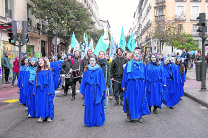 Un momento de la manifestación de ayer en Madrid para concienciar sobre la situación de los océanos.