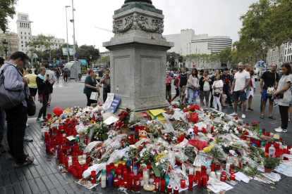 Imagen de archivo del memorial a las víctimas del atentado de agosto, en las Ramblas de Barcelona.