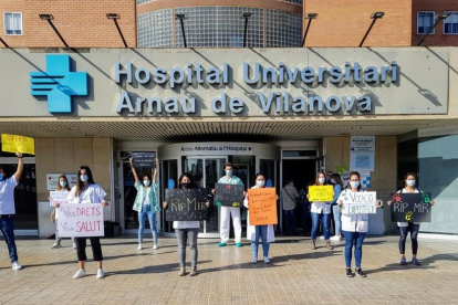 Una de las protestas que los MIR han hecho estas dos semanas en el hospital Arnau de Vilanova.