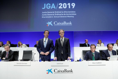 Gortázar y Gual, ayer, en la junta de accionistas de CaixaBank.