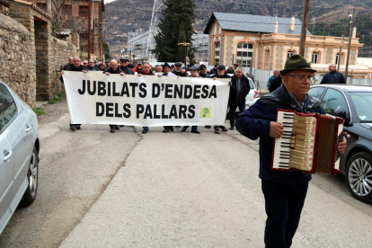 Una protestas de los jubilados de Endesa en La Pobla en enero. 