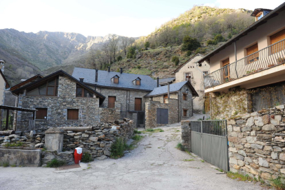 El poble de Cardet, al municipi de la Vall de Boí.