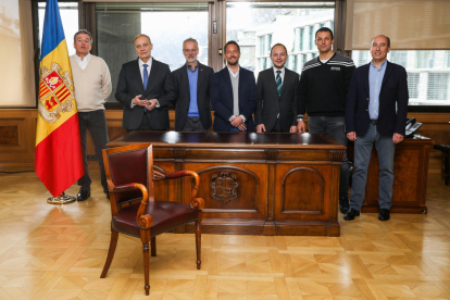 Imagen tomada ayer de los siete candidatos a sustituir a Toni Martí como Cap de Govern.