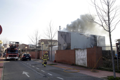 El incendio ha afectado a una casa en obras en Vila Montcada.