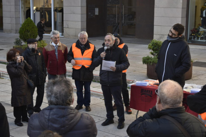 Asistentes a la asamblea de la Marea Pensionista de Lleida, ayer.