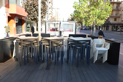 Un bar cerrado este viernes en Lleida.