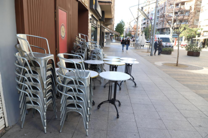 Un bar cerrado en Lleida.