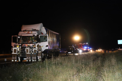 Dos camions van col·lidir a l’autovia a Lleida divendres a la nit.