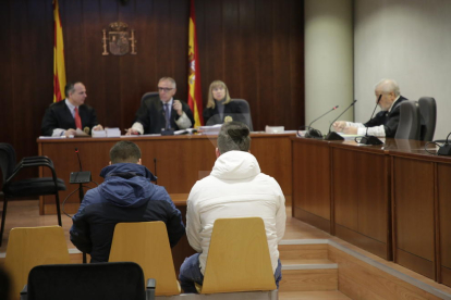 Els dos acusats, aquest dijous durant el judici a l'Audiència de Lleida.