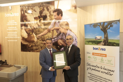 Ángel Luis Sánchez y Antoni Condal presentaron ayer el certificado “directo del campo”.