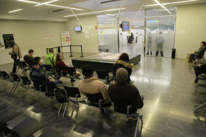 Sala de espera de la oficina del SOC en Lleida, este martes.