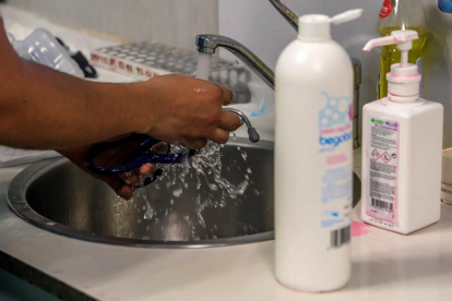 El Govern espanyol apuja el preu màxim de venda fixat per als gels desinfectants