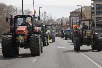 Una tractorada a Lleida el passat mes de març en protesta per la crisi de preus que afecta el sector de la fruita dolça.