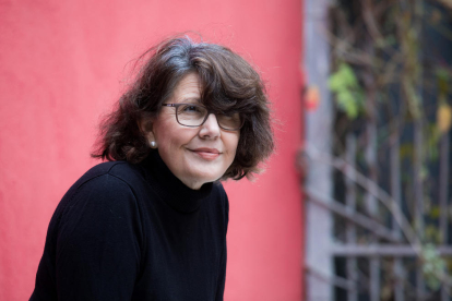 La escritora leridana Imma Monsó explora las relaciones familiares en su última novela. 