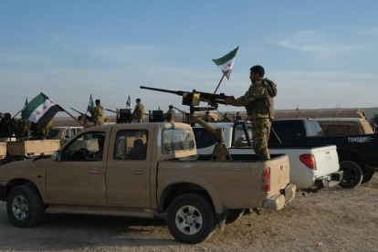 Les milícies kurdes i les forces turques s’enfronten a la zona fronterera.