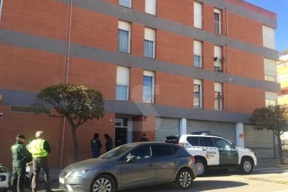 El operativo policial contra la inmigración irregular ha actuado en un domicilio situado en la calle Mare de Déu de Montserrat de Torrefarrera.