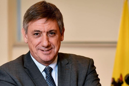 El ministro-presidente de Flandes critica la inhabilitación de Torra: 
