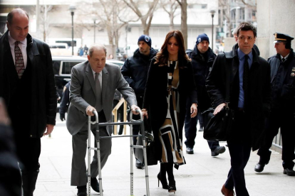 El productor de cine nord-americà Harvey Weinstein, entrant ahir als jutjats de Nova York.