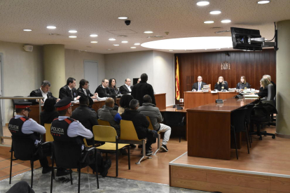 Un dels nou acusats mentre declarava ahir al judici celebrat a l’Audiència de Lleida.